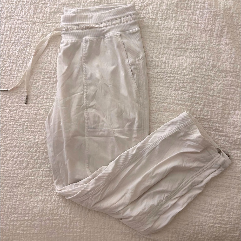 Lululemon Dance Studio cropped pant. Size 8. White.